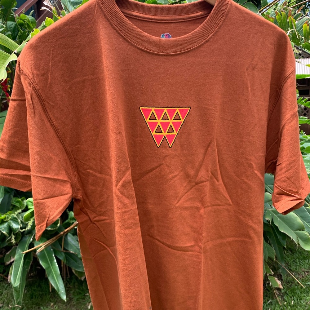 Brand New Buttons Hawaii T-Shirts